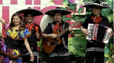 Mariachi dansers