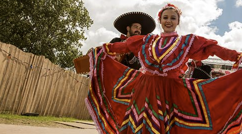 Mexicaanse dans in traditionele kostuums